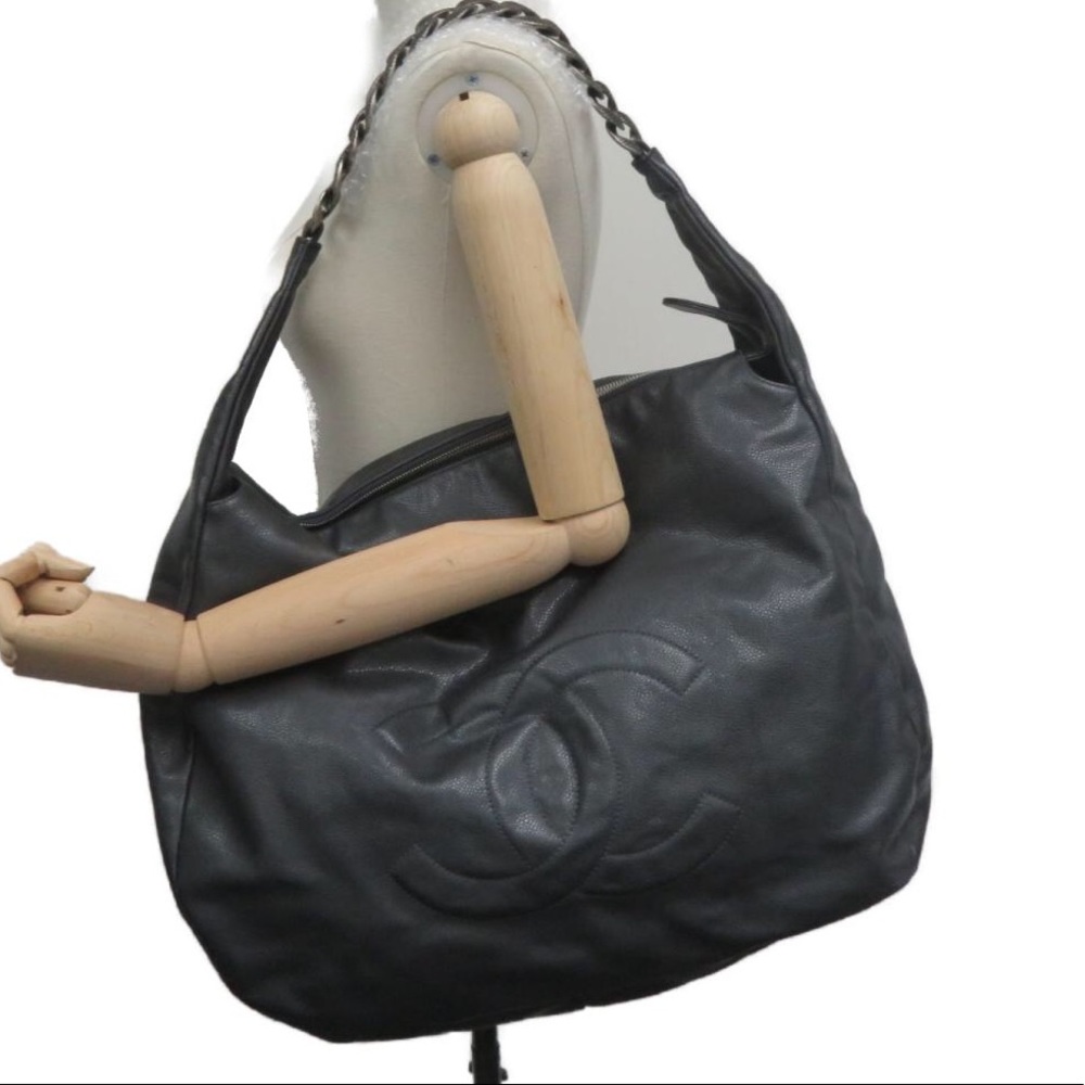 💯 authentic huge Chanel hobo caviar
